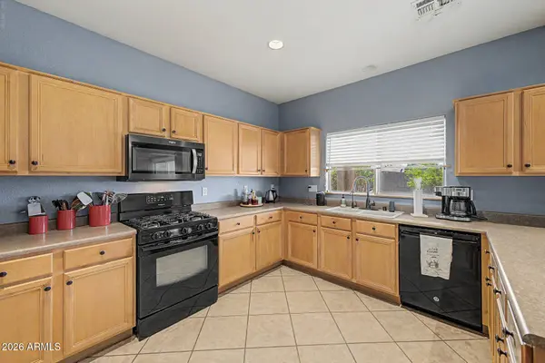 8227 W HARMONY Lane, Peoria, AZ 85382