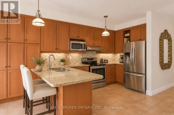 457 RAVINEVIEW WAY, Oakville (wc Wedgewood Creek), ON L6H6S8