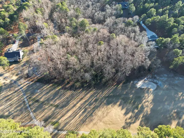 107 Cambridge LN, Seven Lakes, NC 27376