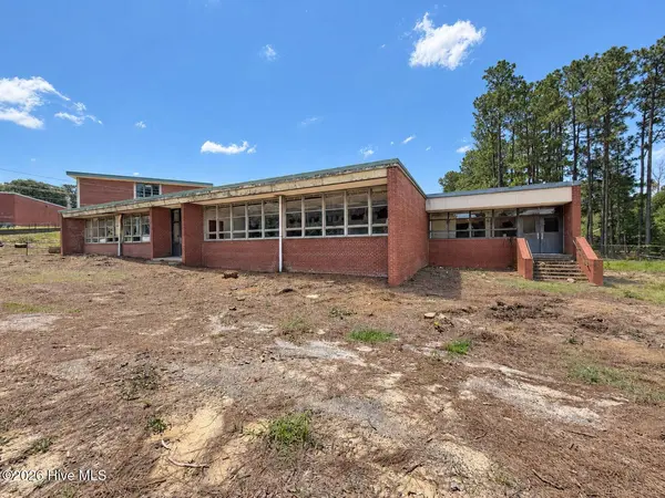 516 W Chapin RD, Aberdeen, NC 28315