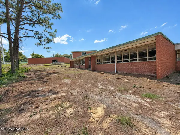 516 W Chapin RD, Aberdeen, NC 28315