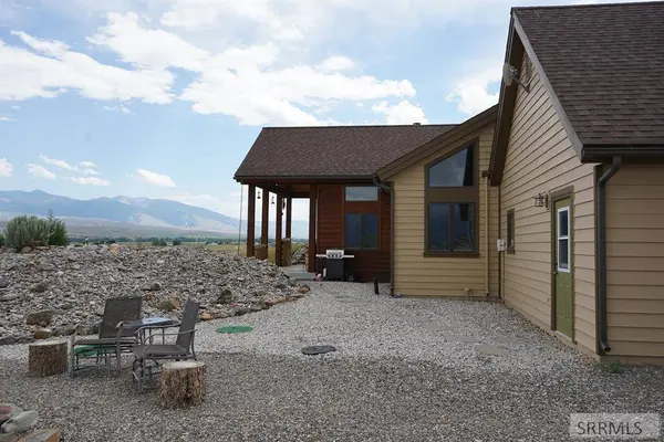 28 Lost Valley Road, Salmon, ID 83467