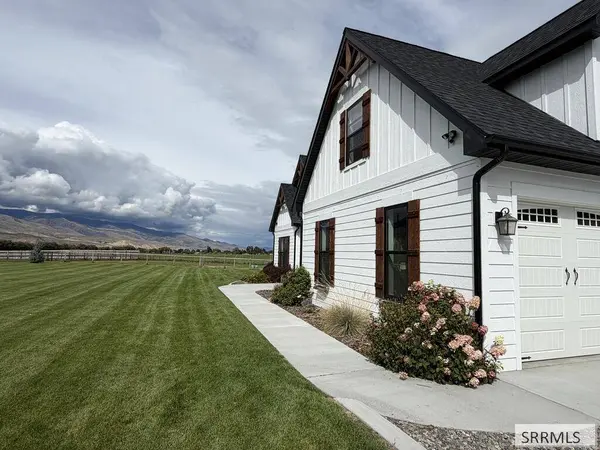 25 Northern Lights Road, Salmon, ID 83467
