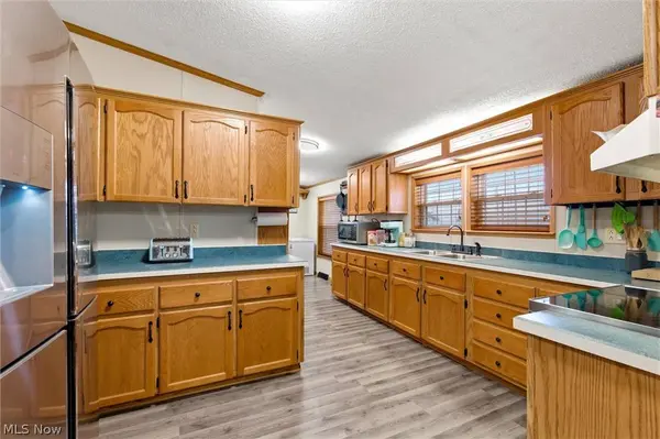 6502 N Park AVE, Bristolville, OH 44402