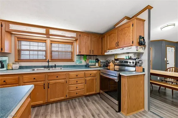 6502 N Park AVE, Bristolville, OH 44402