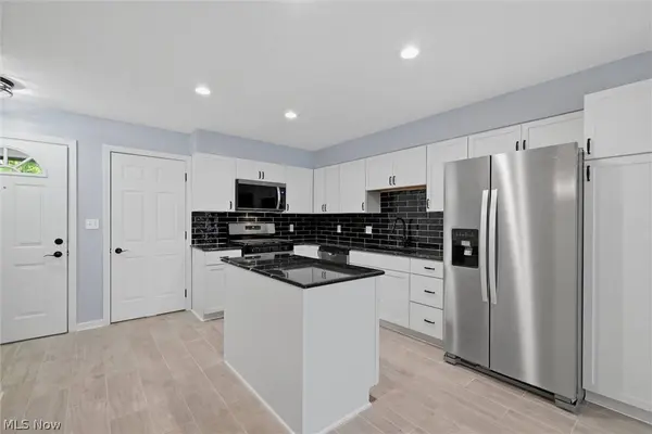 6670 Seville DR, Canfield, OH 44406