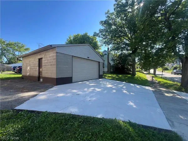 403 N Saint Clair ST, Girard, OH 44420