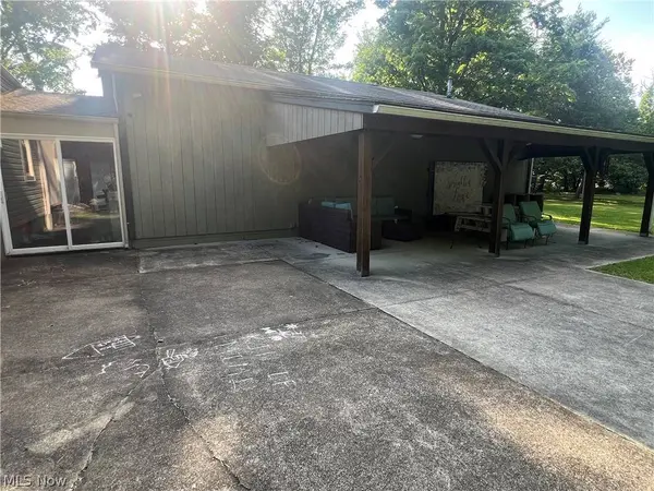 3884 Dobbins RD, Poland, OH 44514