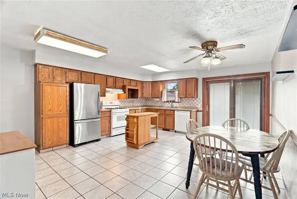 1613 Country Club AVE, Youngstown, OH 44514