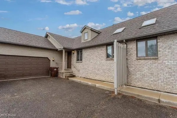 3580 E Western Reserve RD