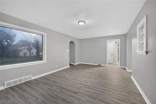 132 S Main ST, Austintown, OH 44515