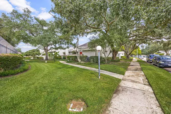 7092 Greenway Chase ST, Houston, TX 77072