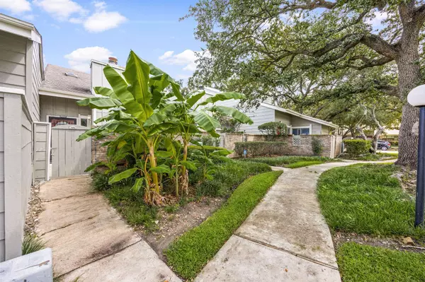 7092 Greenway Chase ST, Houston, TX 77072