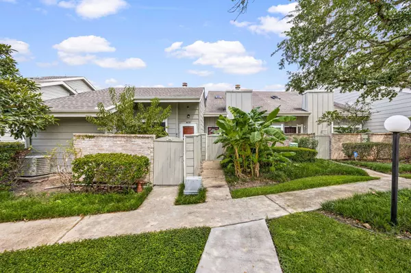 7092 Greenway Chase ST, Houston, TX 77072