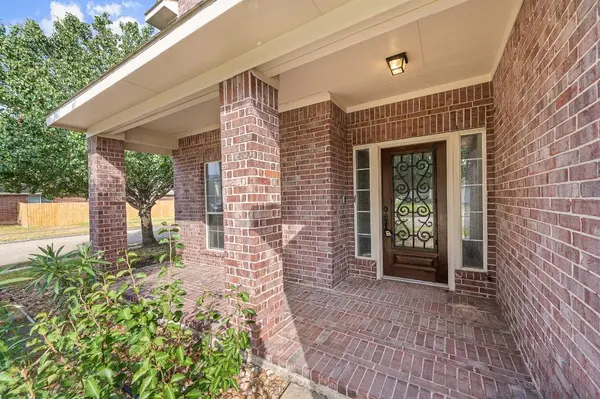10003 Lynette Falls DR, Houston, TX 77095