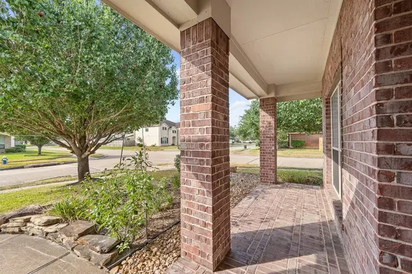 10003 Lynette Falls DR, Houston, TX 77095