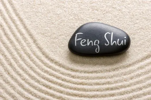 Feng Shui Office Layout: Creating Harmony and Productivity in Your Workspace,Laura McMillan