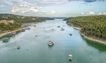  Living the Lakeway TX Lifestyle: A Comprehensive Guide to Lake Travis,Laura McMillan
