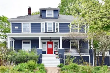 Starred and Spangled: A Home Selling Journey,Laura McMillan