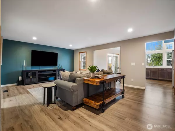 2702 17th AVE SE, Puyallup, WA 98372