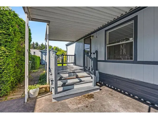 8261 SE IRIS ST, Milwaukie, OR 97267