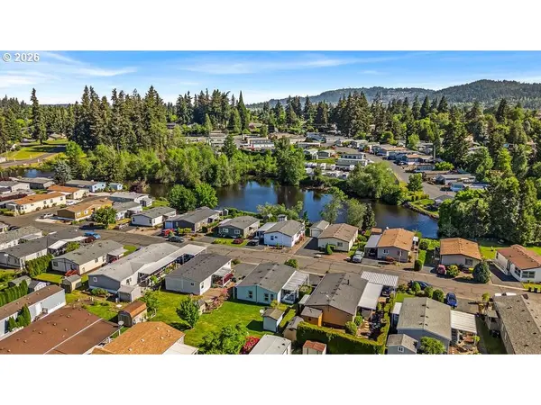 8261 SE IRIS ST, Milwaukie, OR 97267