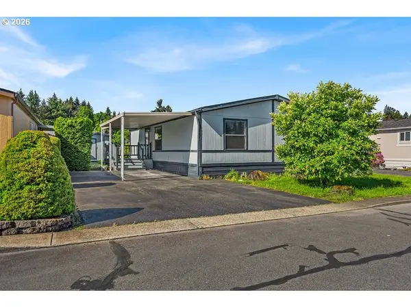 8261 SE IRIS ST, Milwaukie, OR 97267