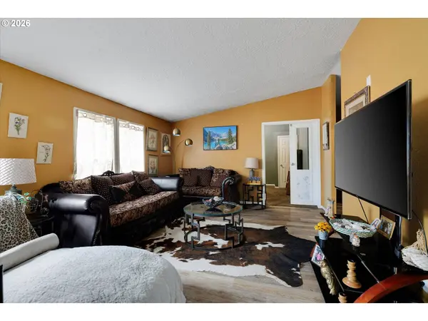 1111 SE 3RD AVE #12, Canby, OR 97013