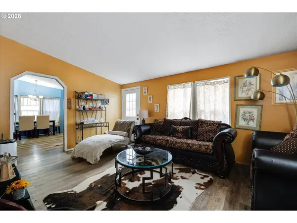 1111 SE 3RD AVE #12, Canby, OR 97013