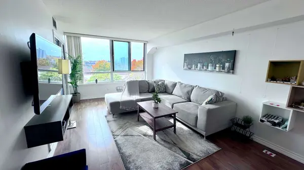 1001 Cedarglen Gate #520, Mississauga, ON L5C 4R2