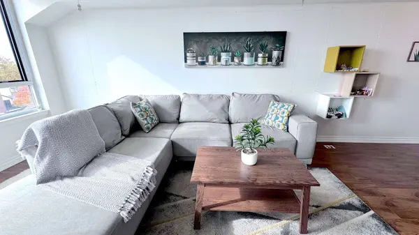 1001 Cedarglen Gate #520, Mississauga, ON L5C 4R2