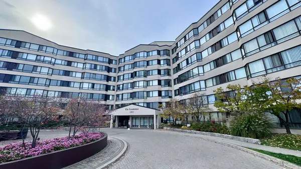 1001 Cedarglen Gate #520, Mississauga, ON L5C 4R2
