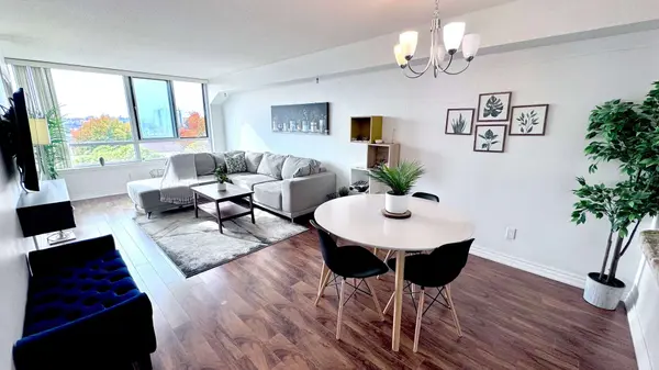 1001 Cedarglen Gate #520, Mississauga, ON L5C 4R2