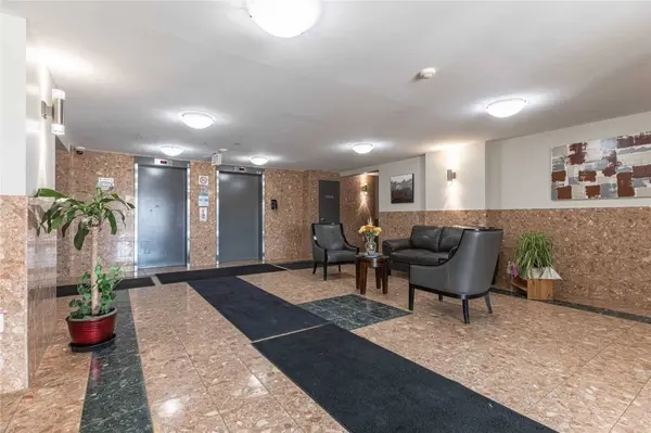 30 Chapman CT #510, London North, ON N6G 4Y4
