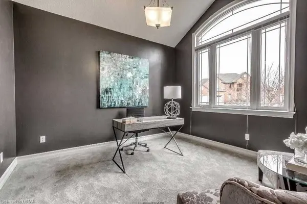 404 South Carriage WAY, London North, ON N6G 0B2