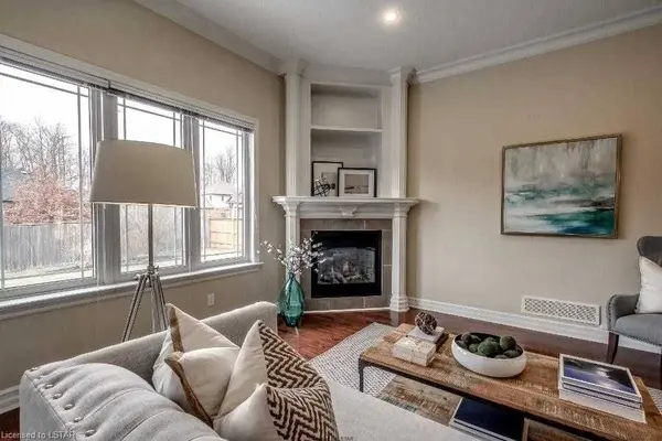 404 South Carriage WAY, London North, ON N6G 0B2