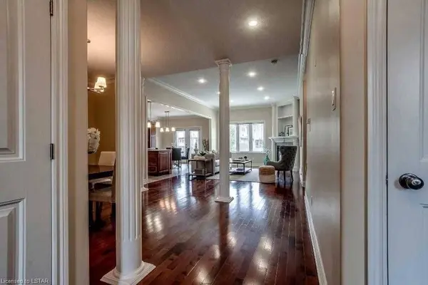 404 South Carriage WAY, London North, ON N6G 0B2