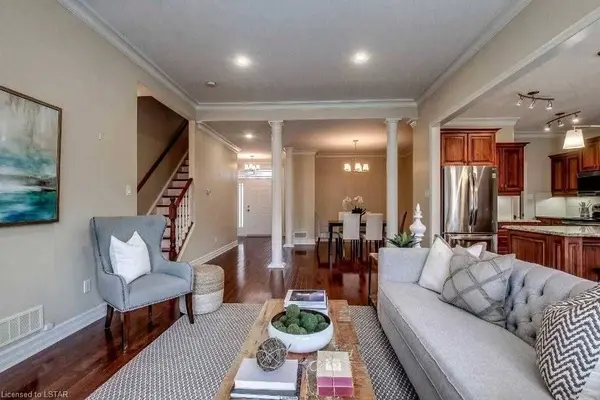 404 South Carriage WAY, London North, ON N6G 0B2