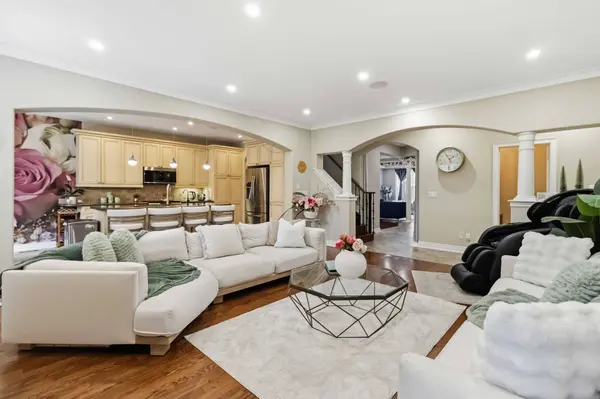 593 Renshaw CT, Mississauga, ON L5H 4L7