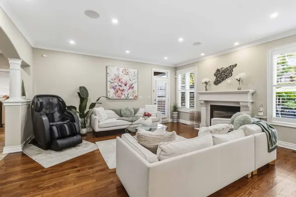 593 Renshaw CT, Mississauga, ON L5H 4L7