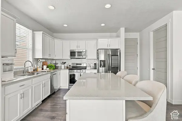 1427 W LEDGEBROOK LN, Lindon, UT 84042