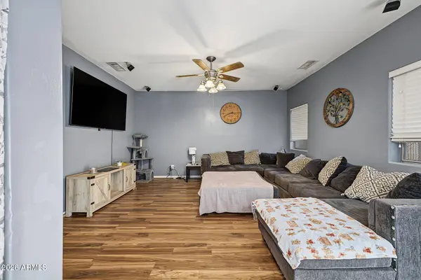 18611 W SUNNYSLOPE Lane, Waddell, AZ 85355