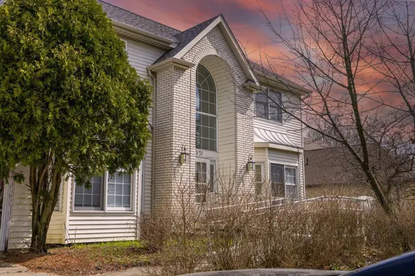 7571 Pleasant Run Drive, Seven Hills, OH 44131