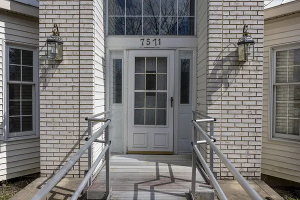 7571 Pleasant Run Drive, Seven Hills, OH 44131