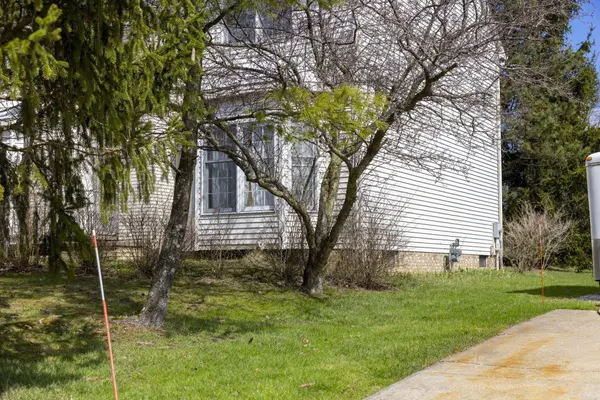 7571 Pleasant Run Drive, Seven Hills, OH 44131