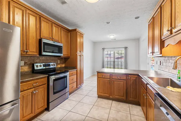 501 Avery ST, Deatsville, AL 36022