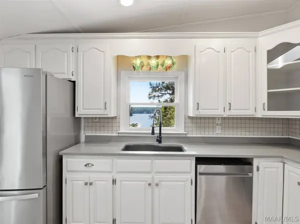 1880 Minnie Knight RD, Titus, AL 36080