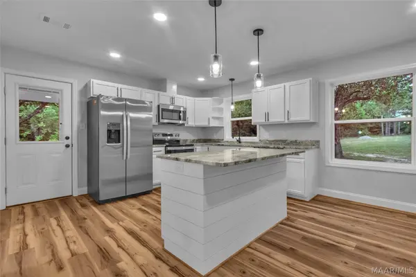 26 Pleasant Hill RD, Eclectic, AL 36024