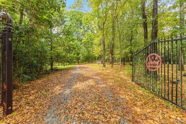 376 Old Ware RD, Wetumpka, AL 36093