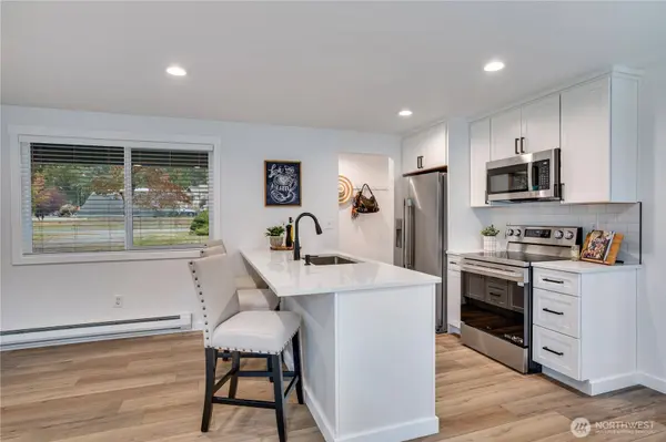 6104 190th Avenue Ct E, Lake Tapps, WA 98391